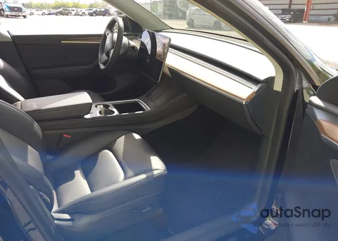 2023 Tesla Model Y Performance Dual Motor All-Wheel Drive z USA, uszkodzony, nr VIN 7SAYGDEF9PF710418